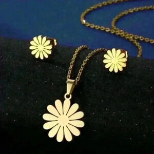 Daisy jewelry set, crafted from 18k gold necklace